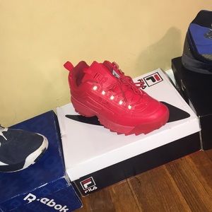 I am selling red filas💯